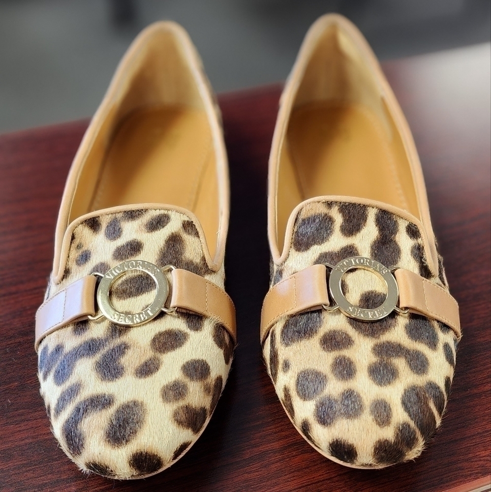 VICTORIA Secret Cheetah Print Slip on shoes​